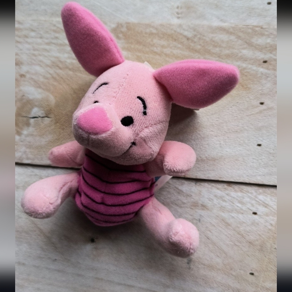 Vintage Disney Winnie The Pooh Piglet Plush Toy Rattle Stuffed Animal 1997 NWT